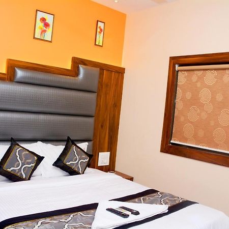 Hotel Nest N Rest - มุมไบ ภายนอก รูปภาพ