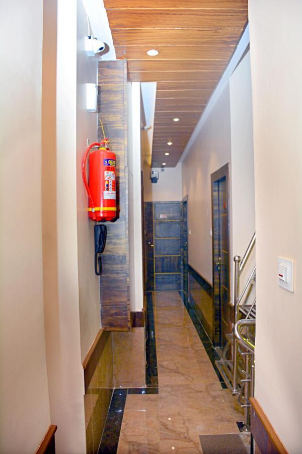 Hotel Nest N Rest - มุมไบ ภายนอก รูปภาพ