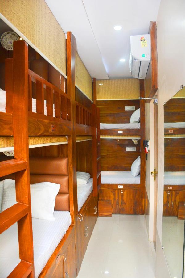 Hotel Nest N Rest - มุมไบ ภายนอก รูปภาพ