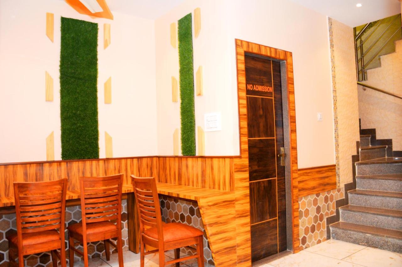 Hotel Nest N Rest - มุมไบ ภายนอก รูปภาพ