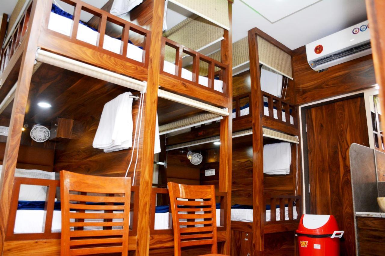 Hotel Nest N Rest - มุมไบ ภายนอก รูปภาพ
