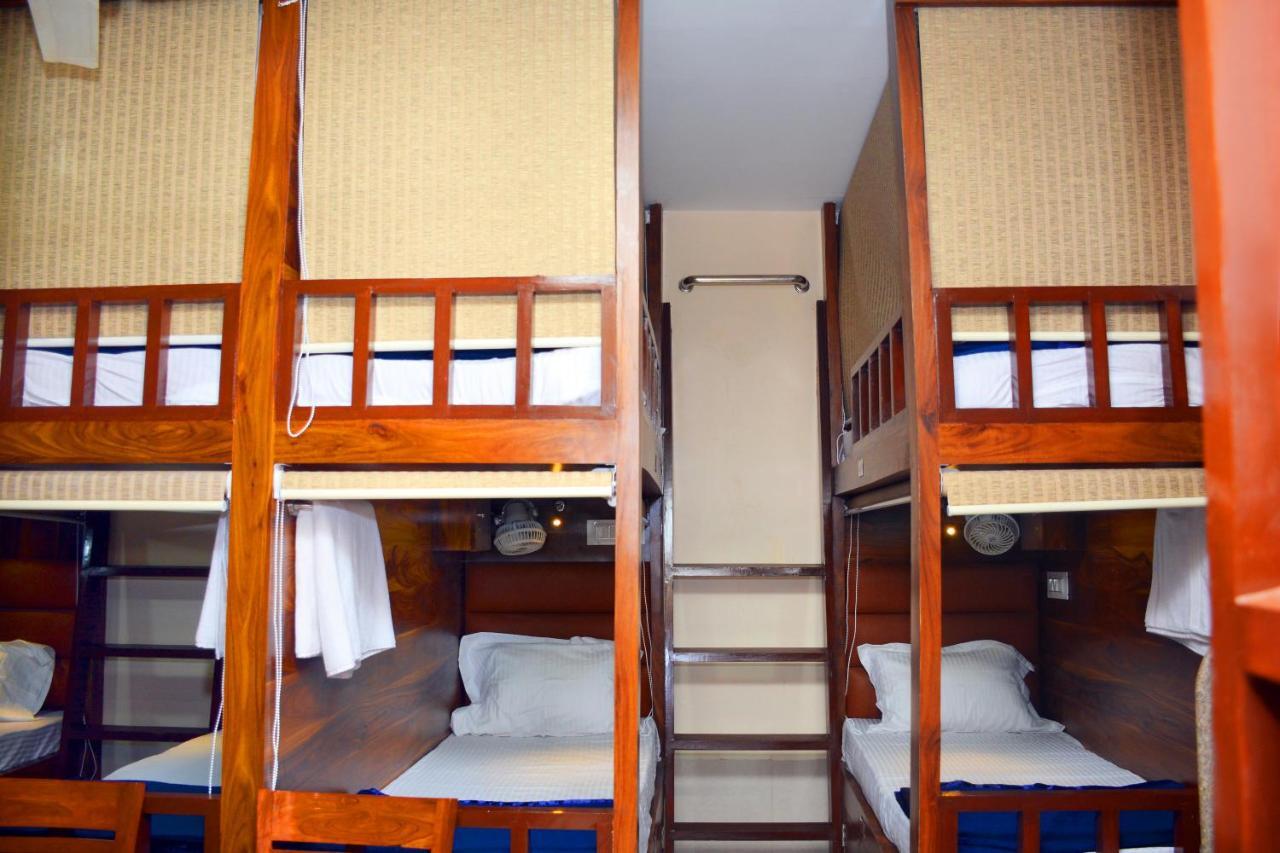 Hotel Nest N Rest - มุมไบ ภายนอก รูปภาพ