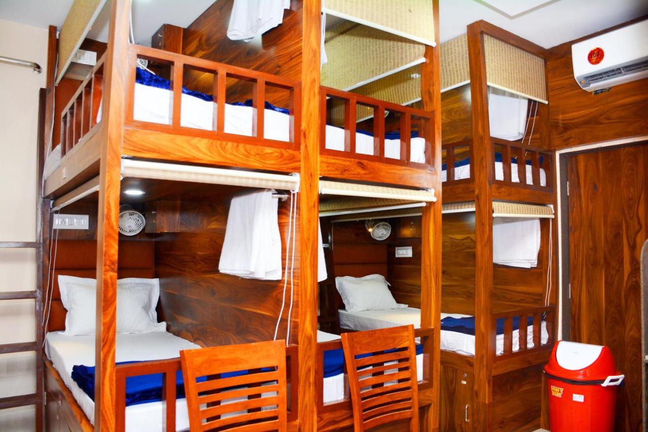 Hotel Nest N Rest - มุมไบ ภายนอก รูปภาพ