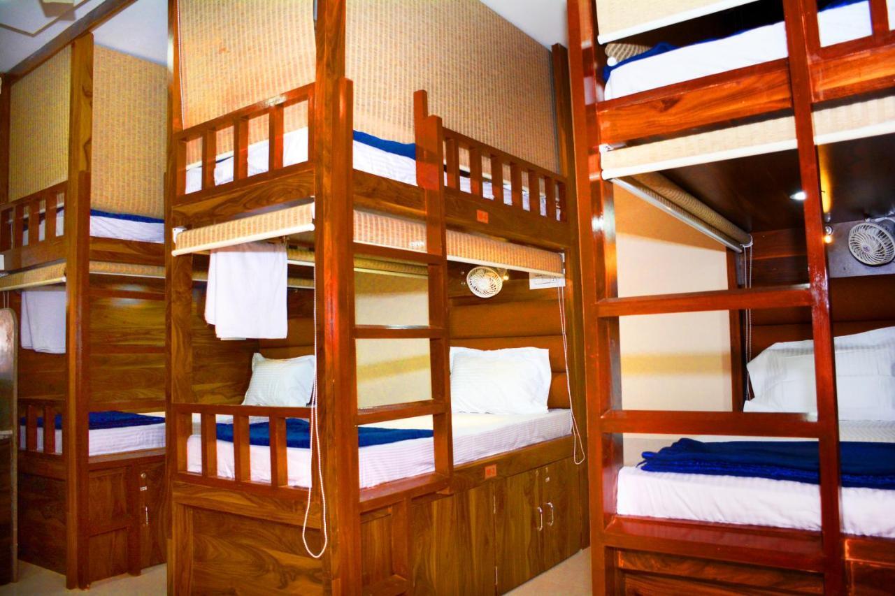 Hotel Nest N Rest - มุมไบ ภายนอก รูปภาพ