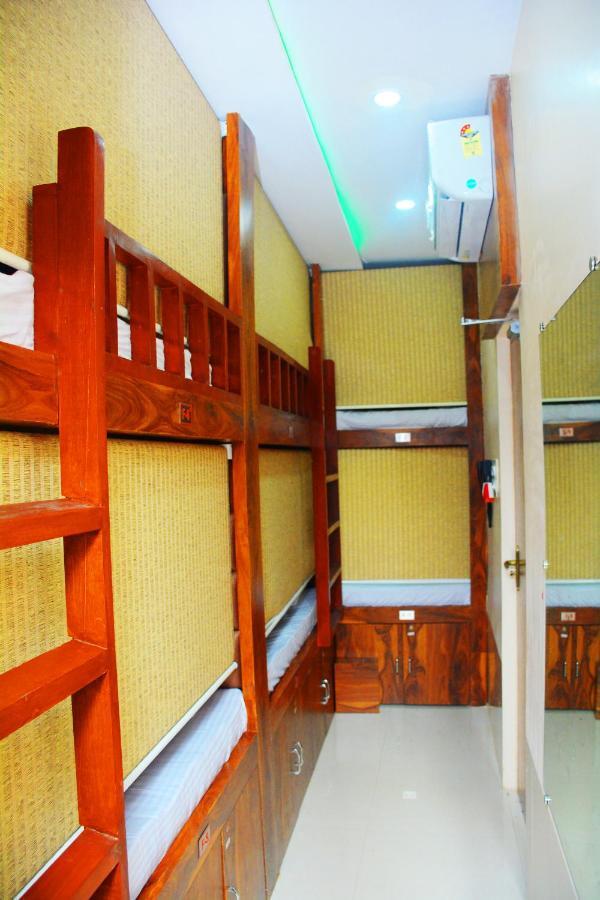 Hotel Nest N Rest - มุมไบ ภายนอก รูปภาพ