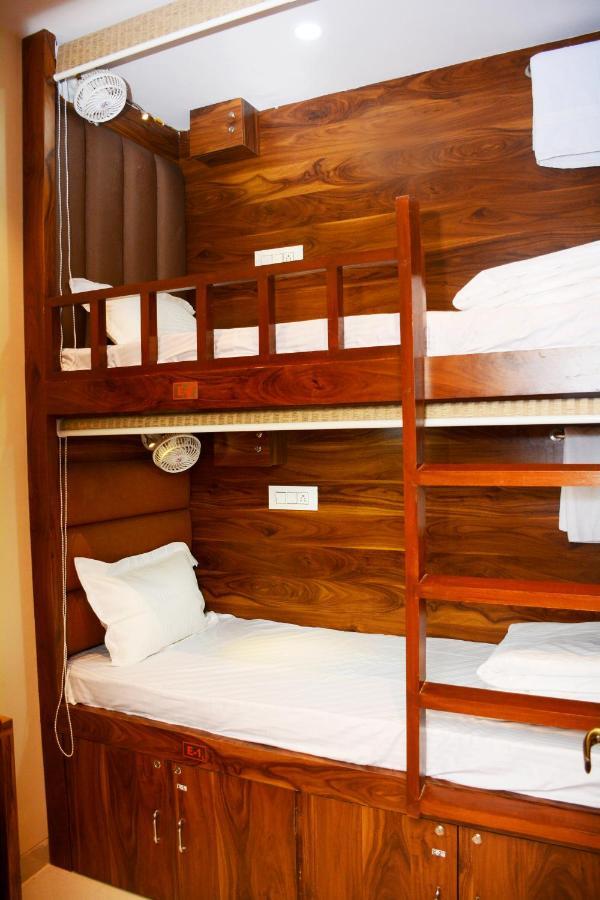 Hotel Nest N Rest - มุมไบ ภายนอก รูปภาพ