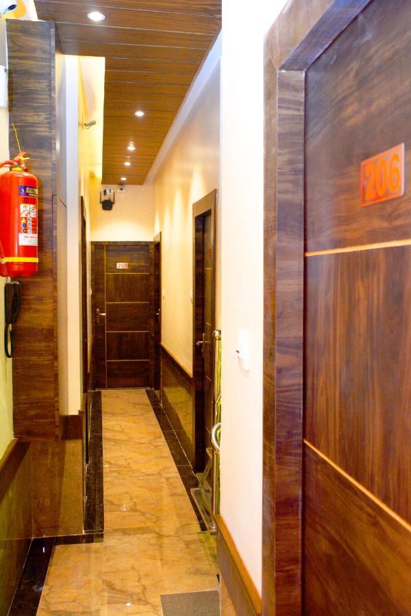 Hotel Nest N Rest - มุมไบ ภายนอก รูปภาพ