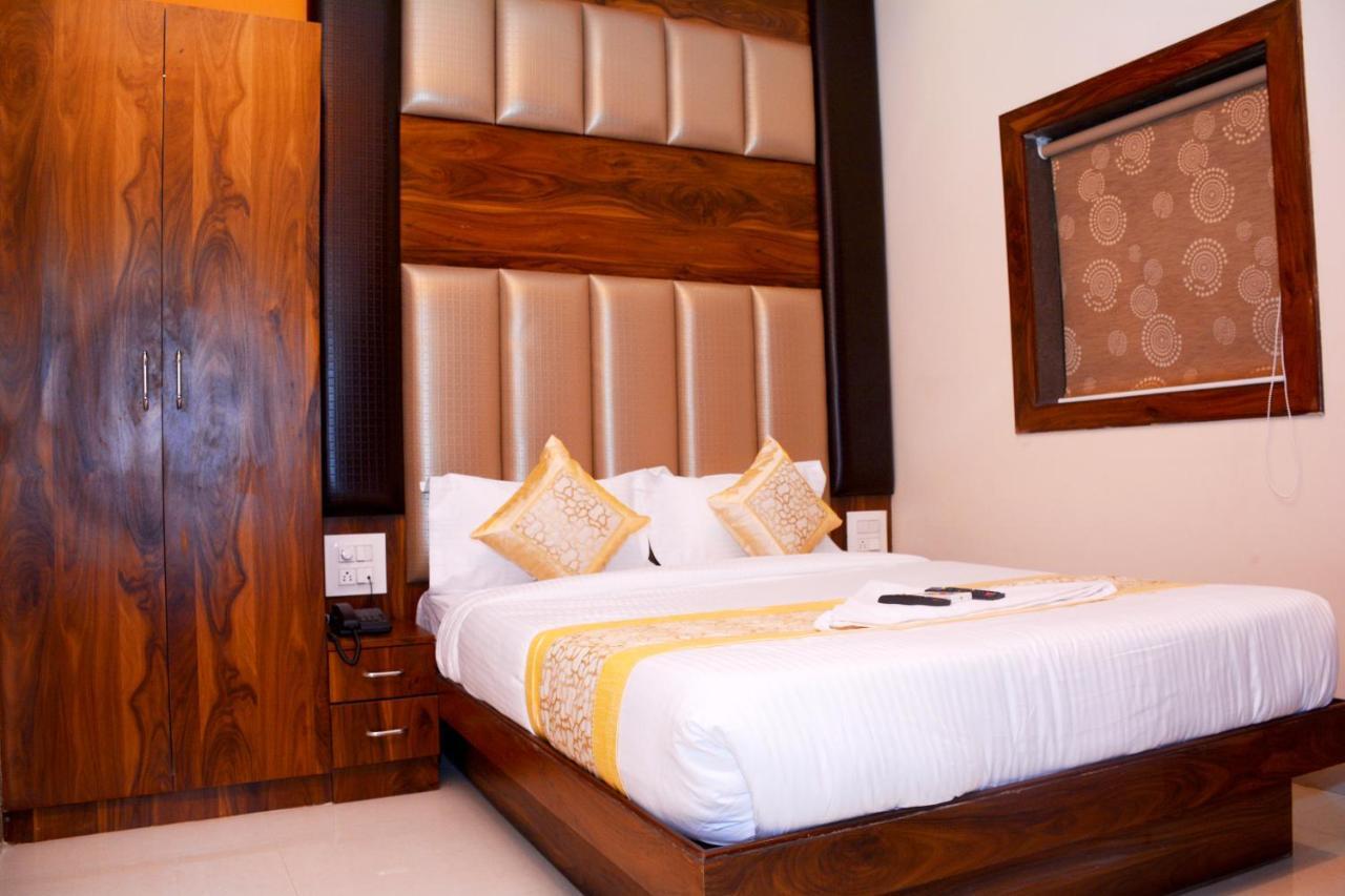 Hotel Nest N Rest - มุมไบ ภายนอก รูปภาพ