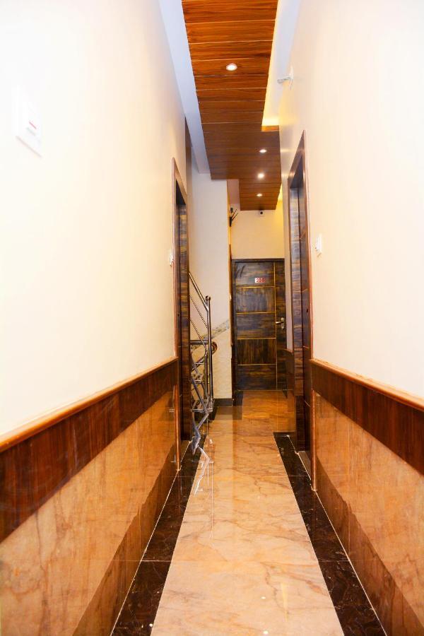 Hotel Nest N Rest - มุมไบ ภายนอก รูปภาพ